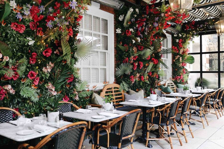 ตกแต่งร้านอาหาร ด้วยต้นไม้เทียมอย่างไร? ให้เรียบหรู ดูแพง