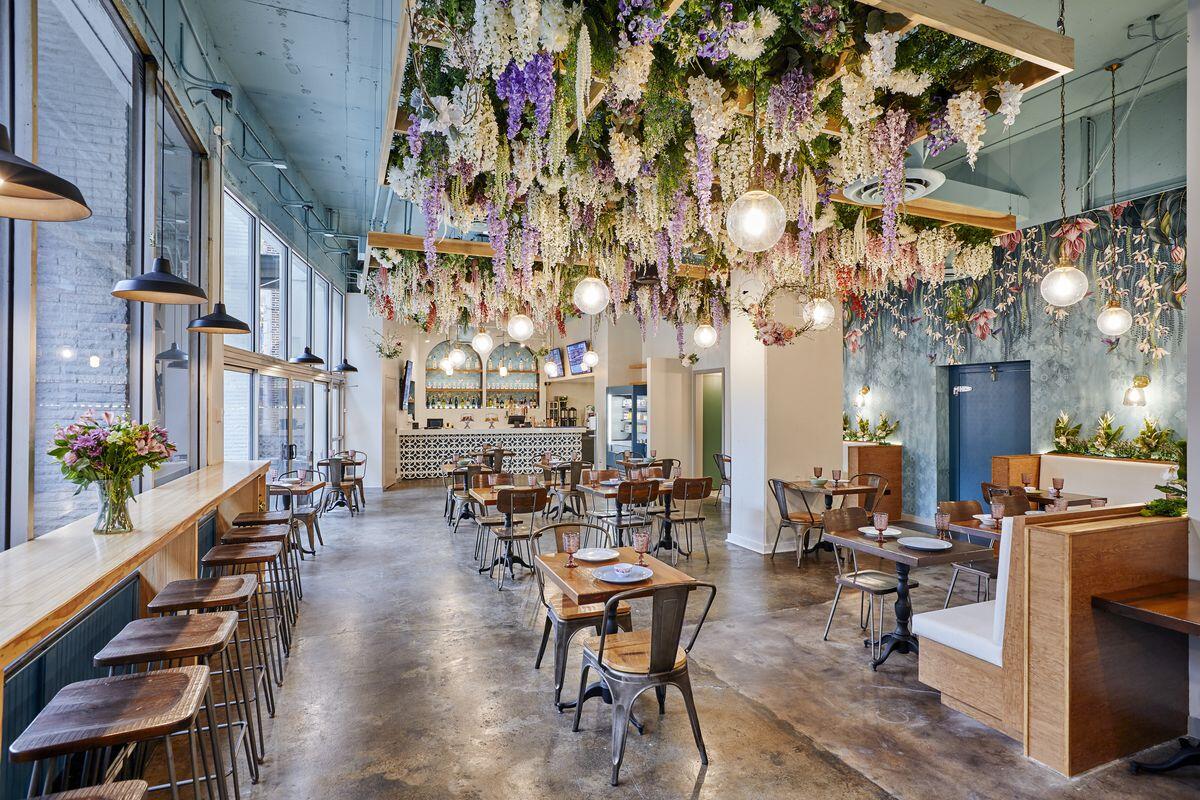 ไอเดียดอกไม้ปลอม แต่งร้านอาหาร มัดใจลูกค้าให้อยากกลับมาอีก