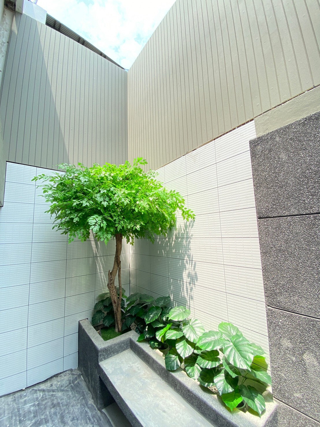 LINE_ALBUM_18365_220320_1