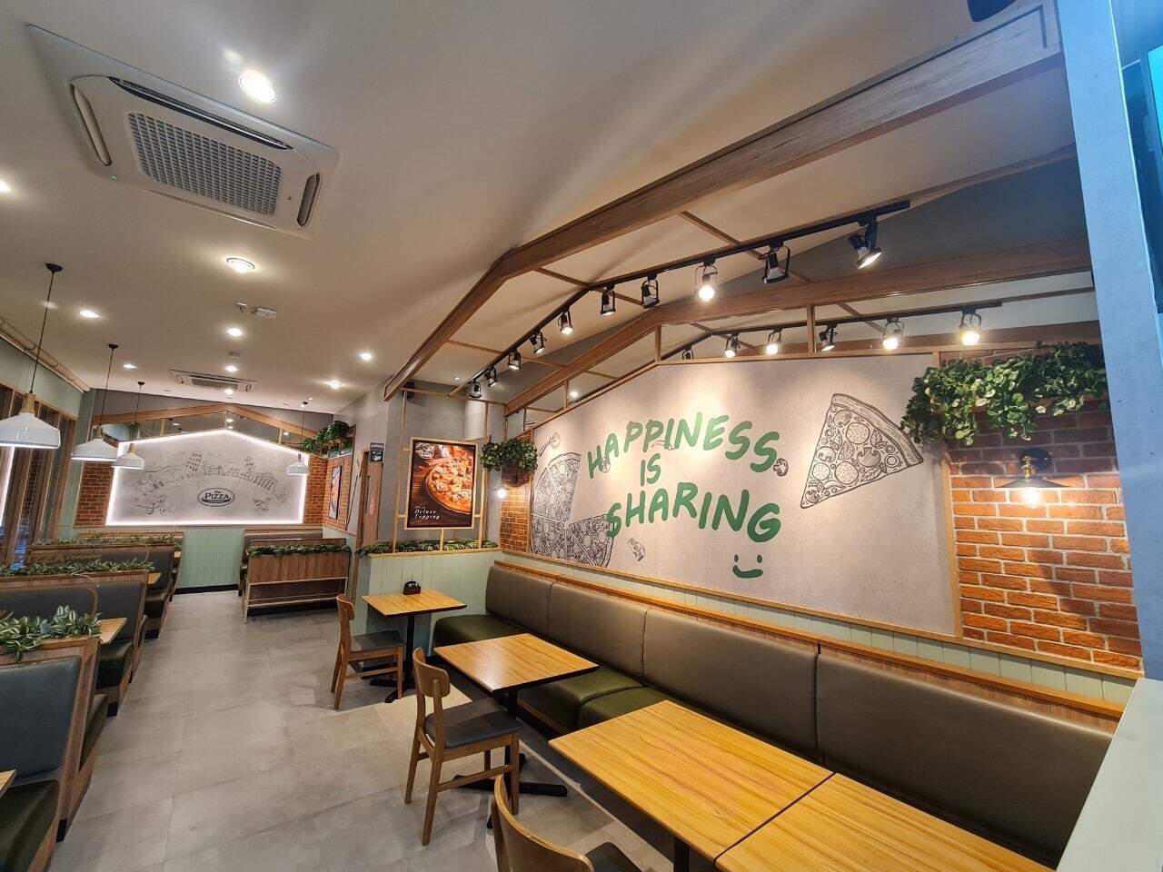 LINE_ALBUM_The pizza company hadyai_220530_5