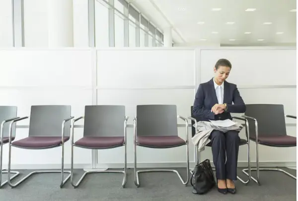 เก้าอี้แถวหรือเก้าอี้เดี่ยว-แบบไหนเหมาะกว่าในห้องรอสัมภาษณ์งาน?