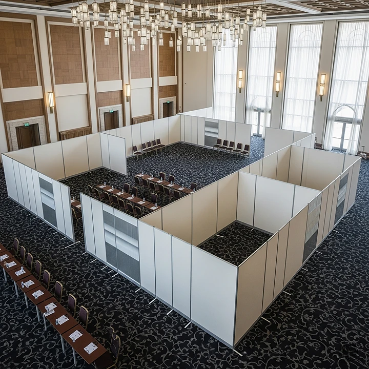 พาทิชั่นในโรงแรมและโถงประชุม: ยืดหยุ่นและปรับเปลี่ยนง่าย